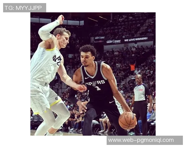 快船与马刺季后赛第三场激战回顾与精彩瞬间分析